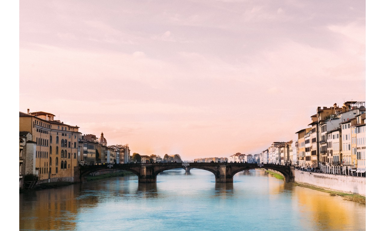 Dove bere un eccezionale vino a base di uve Colorino a Firenze